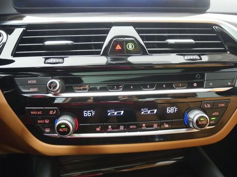 Used 2023 BMW 530i w/ Premium Package RWD image 22