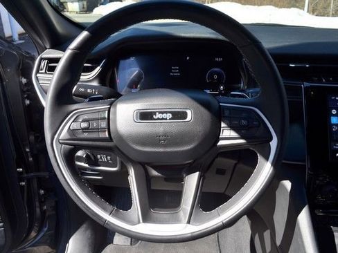 Used 2023 Jeep Grand Cherokee Altitude image 18