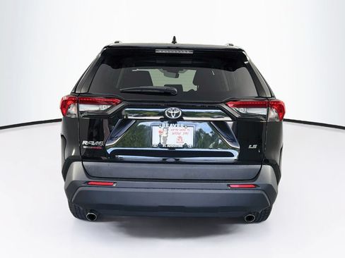 Used 2021 Toyota RAV4 LE FWD image 8