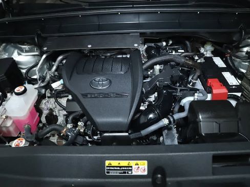 Used 2023 Toyota Highlander LE AWD/4WD image 37