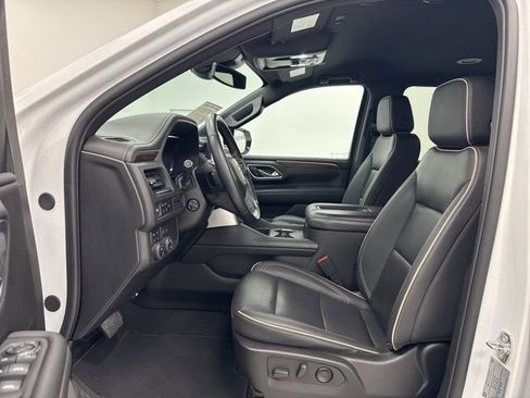 Used 2024 Chevrolet Suburban Premier image 25