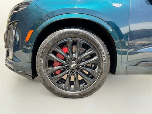 Used 2024 Cadillac XT6 Sport w/ LPO, ONYX Package image 34