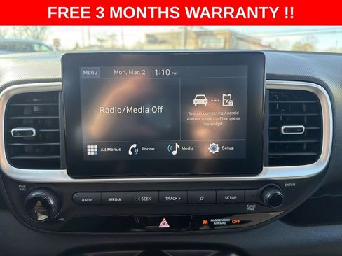 Used 2023 Hyundai Venue SEL image 17