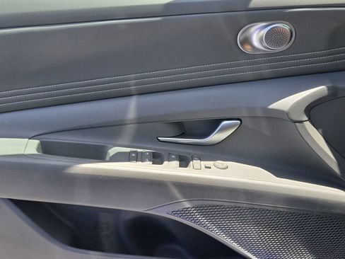 Certified 2025 Hyundai Elantra SEL FWD image 27