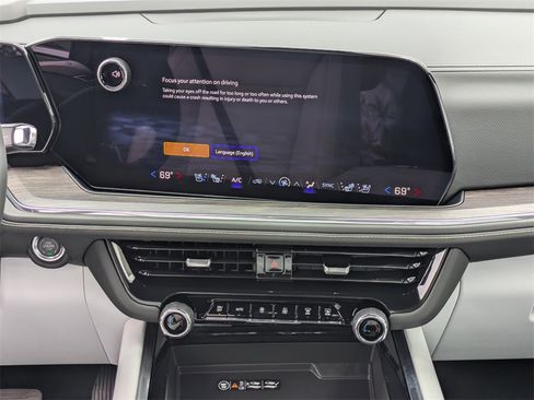 New 2025 Chevrolet Suburban Premier image 27