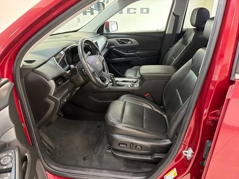 Used 2021 Chevrolet Traverse LT FWD image 9