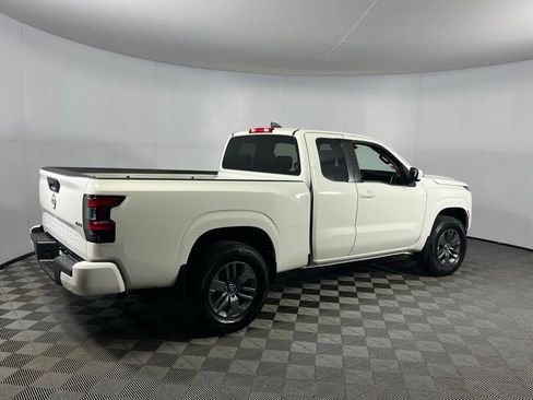 Used 2025 Nissan Frontier SV image 5