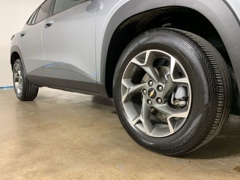 Used 2025 Chevrolet Trax LT image 6