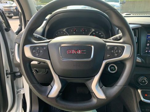 Used 2024 GMC Terrain SLE image 23