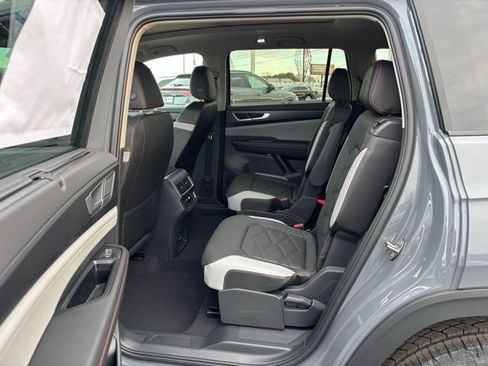 New 2026 Volkswagen Atlas Peak Edition image 9