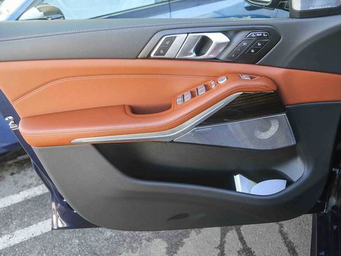 Used 2025 BMW X7 M60i image 18