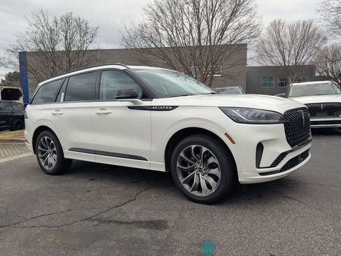 New 2026 Lincoln Aviator AWD image 2