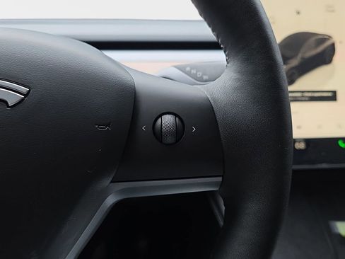 Used 2024 Tesla Model Y Performance image 21