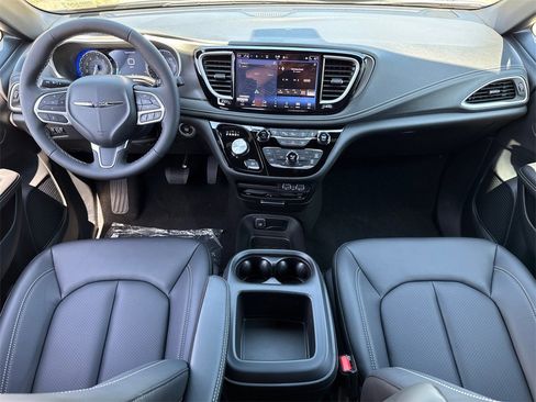New 2025 Chrysler Pacifica Select w/ Uconnect Theater Family Group image 22