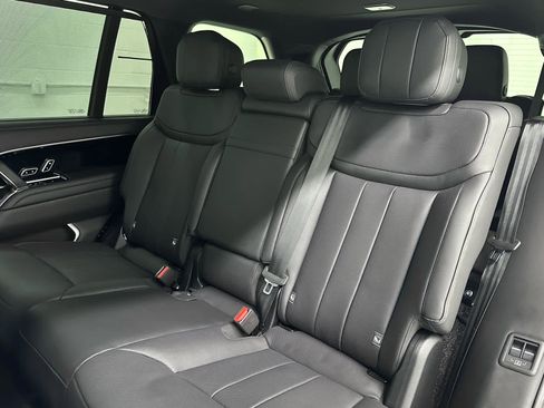 Used 2025 Land Rover Range Rover Long Wheelbase SE image 15