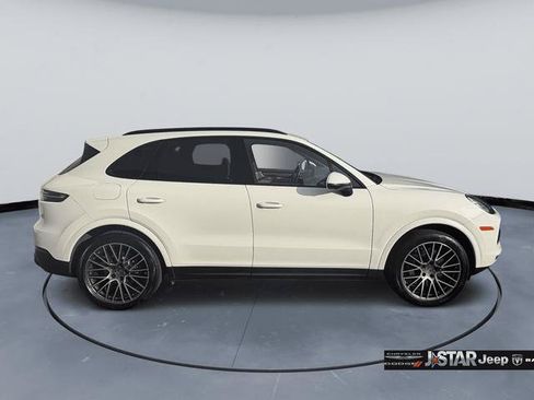 Used 2023 Porsche Cayenne Platinum Edition AWD/4WD image 4