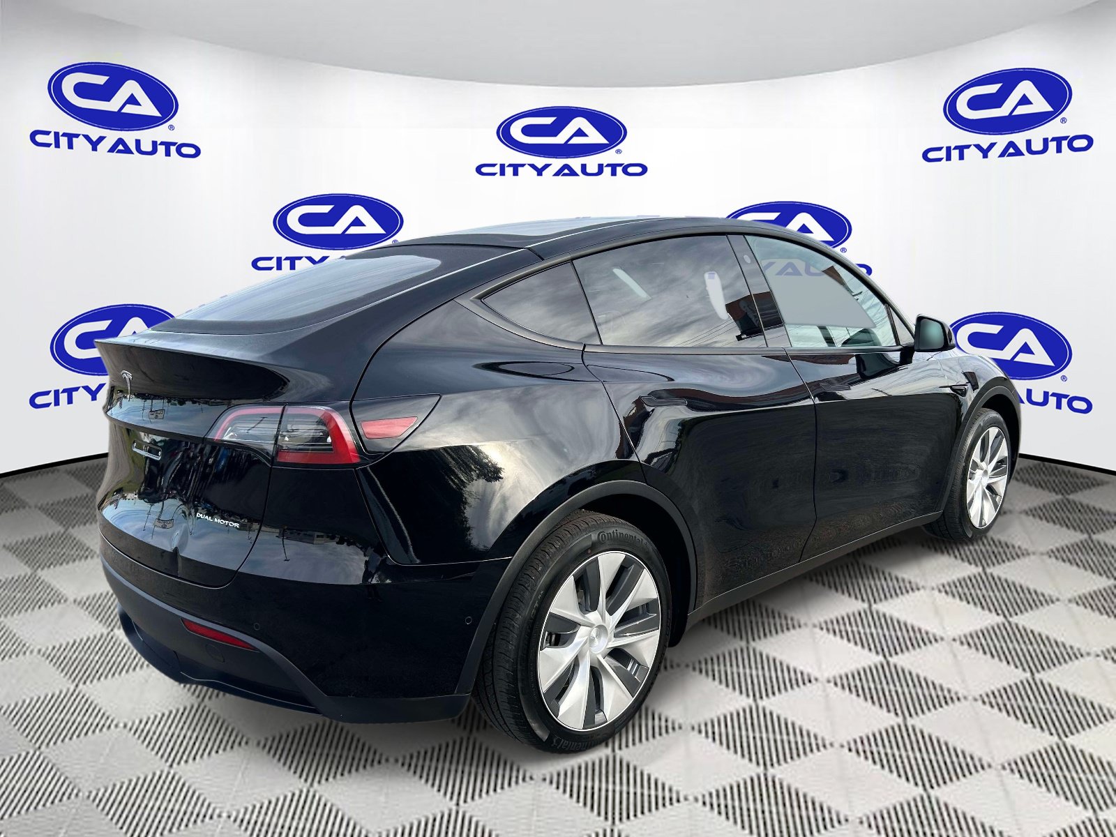 Used 2022 Tesla Model Y Long Range AWD/4WD image 3