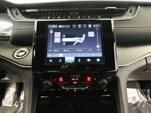 Used 2024 Jeep Grand Cherokee Altitude image 32