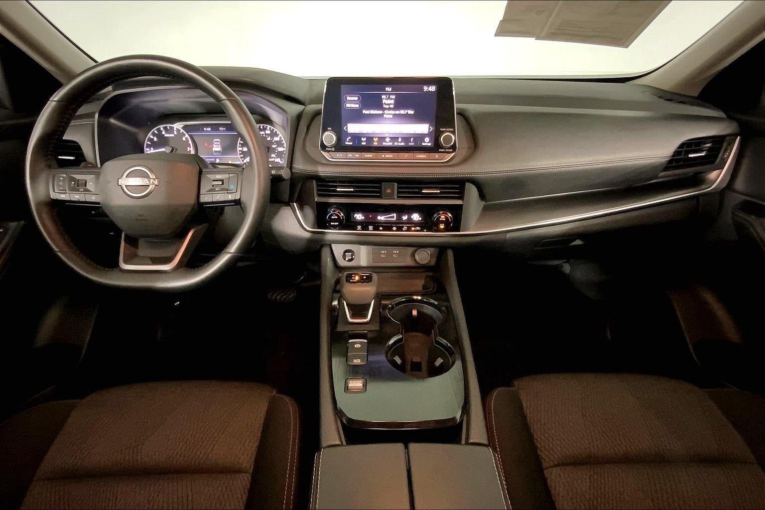 Used 2025 Nissan Rogue SV FWD image 15