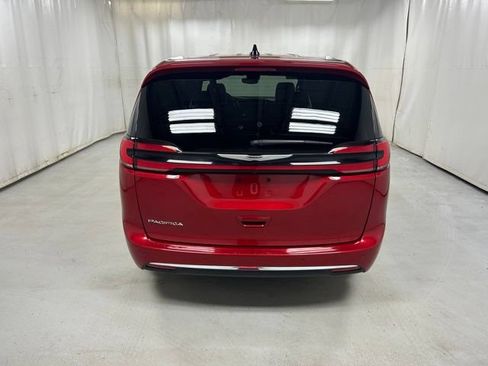 Used 2025 Chrysler Pacifica Select FWD image 6