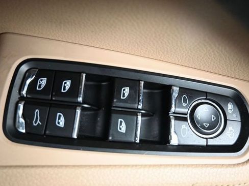 Used 2019 Porsche Macan AWD/4WD image 21