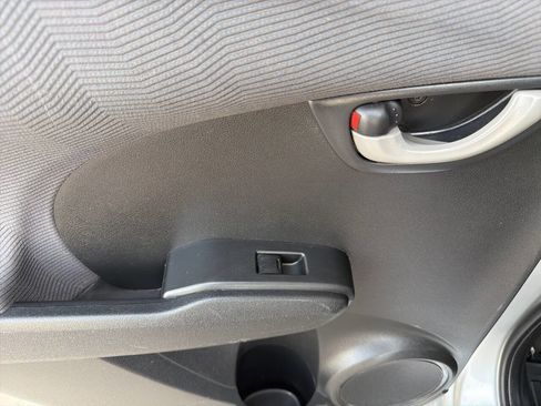 Used 2011 Honda Fit image 22