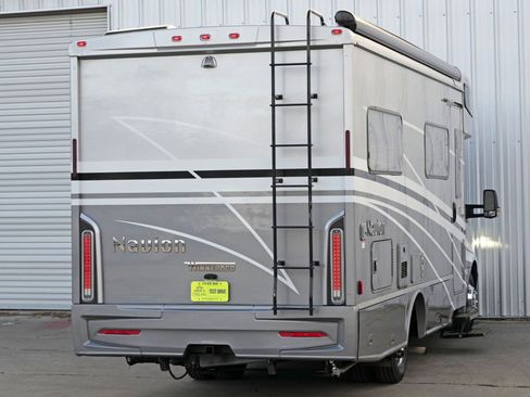 Used 2021 Mercedes-Benz Sprinter 3500 w/ Acoustic Package image 45
