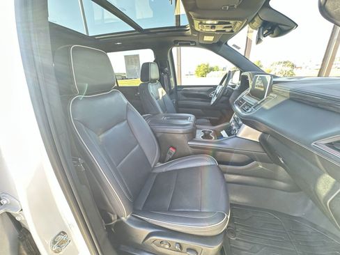Used 2023 GMC Yukon XL SLT AWD/4WD image 29