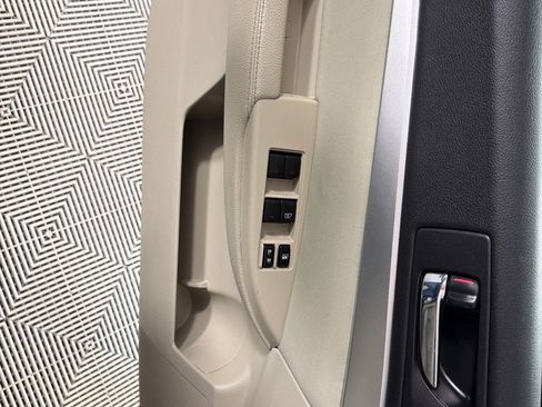 Used 2010 Subaru Outback 2.5i Premium image 9