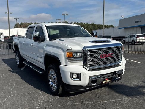 Used 2017 GMC Sierra 2500 Denali w/ Duramax Plus Package image 4