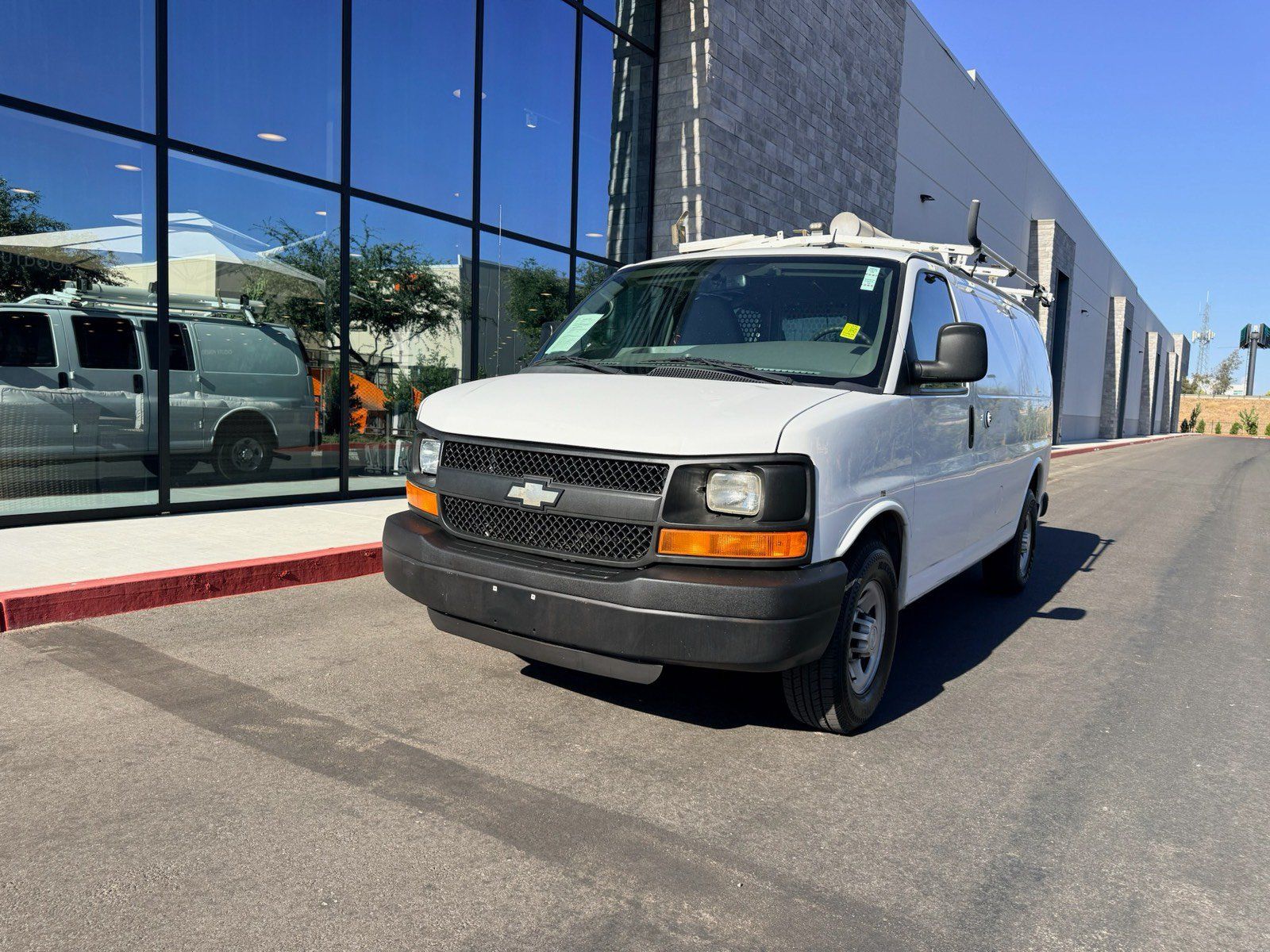 Used 2015 Chevrolet Express 2500 RWD image 1