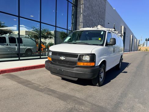 Used 2015 Chevrolet Express 2500 RWD image 1