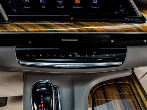 Used 2022 Cadillac Escalade Sport Platinum AWD/4WD image 23