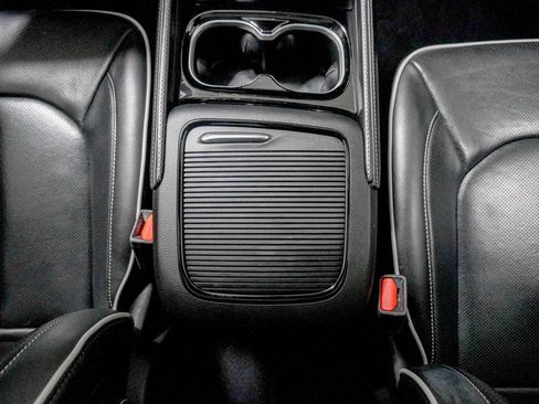 Used 2025 Chrysler Pacifica Limited FWD image 30