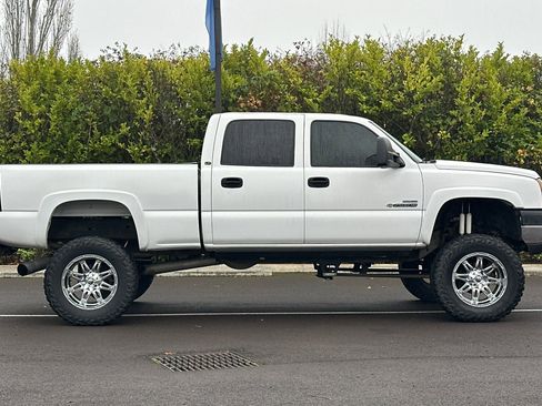 Used 2006 Chevrolet Silverado 2500 LT w/ Heavy-Duty Power Package image 3