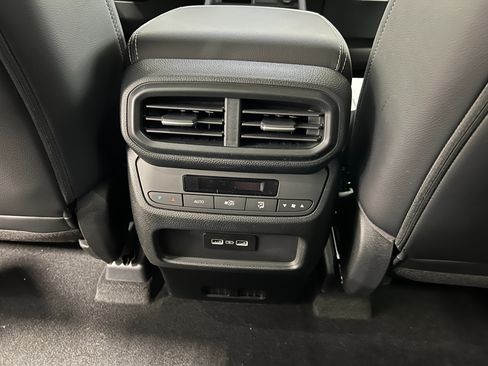 New 2025 Honda Pilot Touring image 33