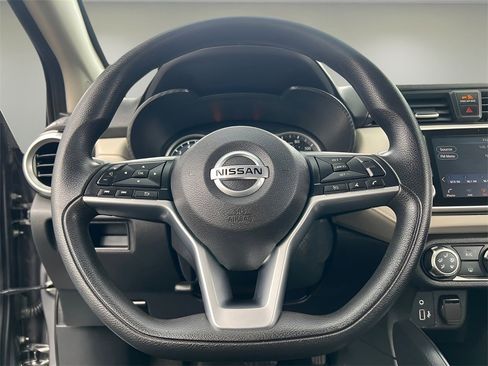 Used 2021 Nissan Versa SV image 17