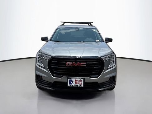 Used 2023 GMC Terrain SLE w/ Driver Convenience Package FWD image 2