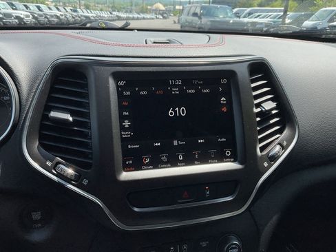 Used 2022 Jeep Cherokee Trailhawk w/ Sound & Nav Group AWD/4WD image 18