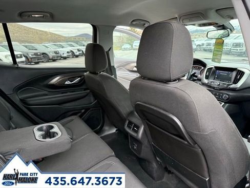 Used 2024 GMC Terrain SLE w/ Elevation Edition image 31