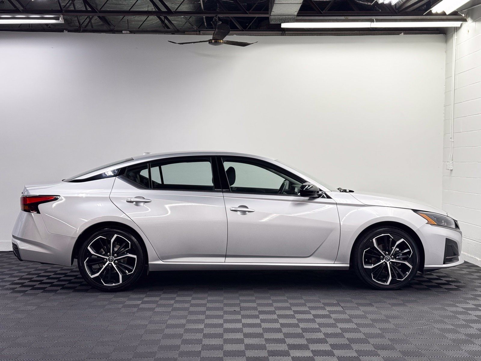 Certified 2024 Nissan Altima 2.5 SR FWD image 5