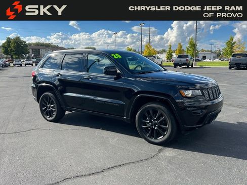 Used 2020 Jeep Grand Cherokee Altitude image 4