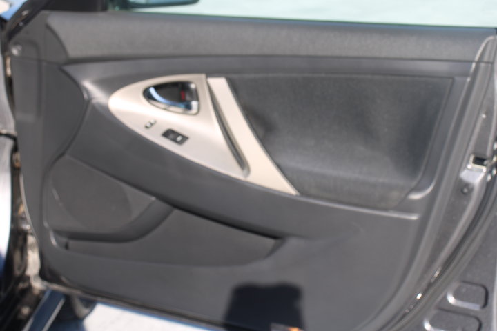 Used 2010 Toyota Camry SE FWD image 17
