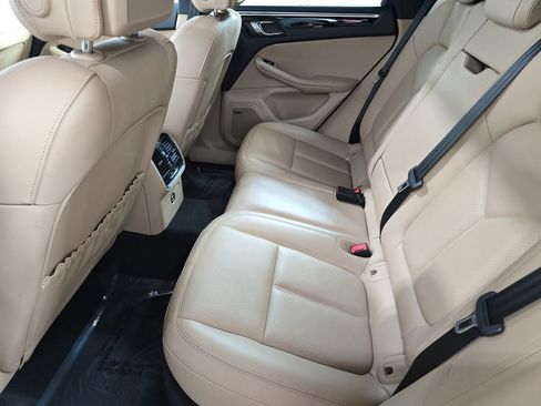 Certified 2024 Porsche Macan w/ Premium Plus Package AWD/4WD image 24