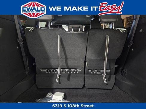 New 2026 Chrysler Pacifica Select image 18