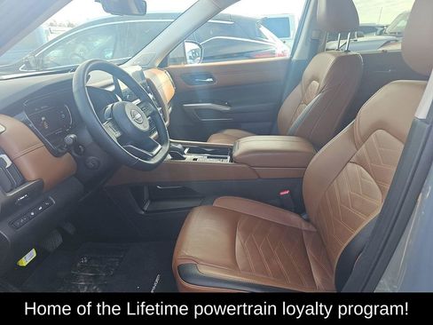 Used 2025 Nissan Pathfinder Platinum w/ Cargo Package image 5