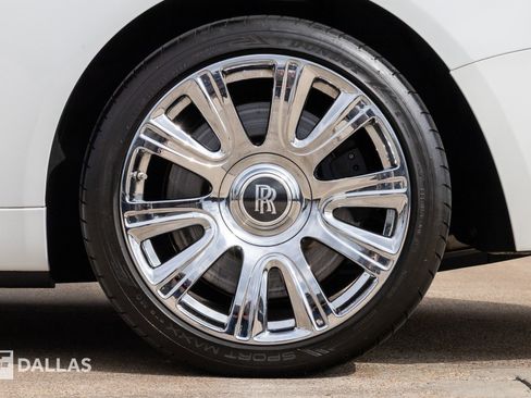 Used 2019 Rolls-Royce Dawn RWD image 9