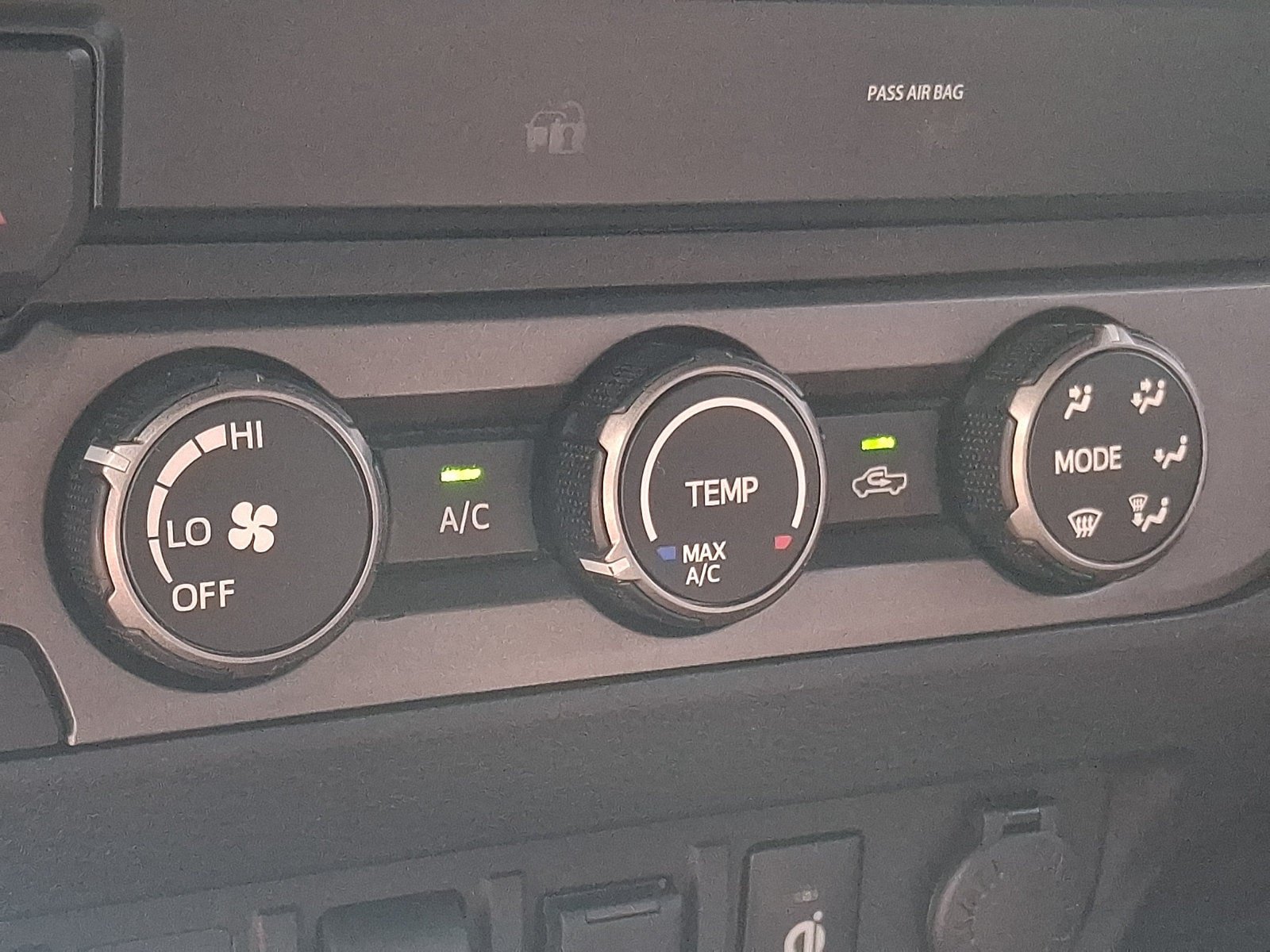 Used 2020 Toyota Tacoma TRD Off-Road AWD/4WD image 15