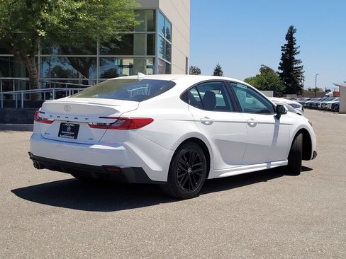 Used 2025 Toyota Camry SE FWD image 6
