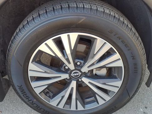 Certified 2023 Nissan Rogue SV w/ SV Premium B Package FWD image 5
